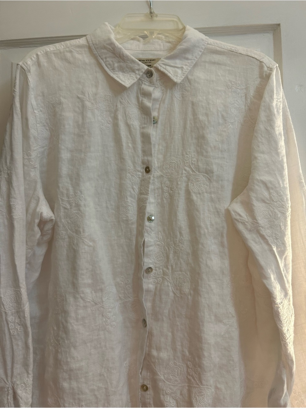 Martha Stewart Like New Classic White Embroidered Linen Button-Up Shirt